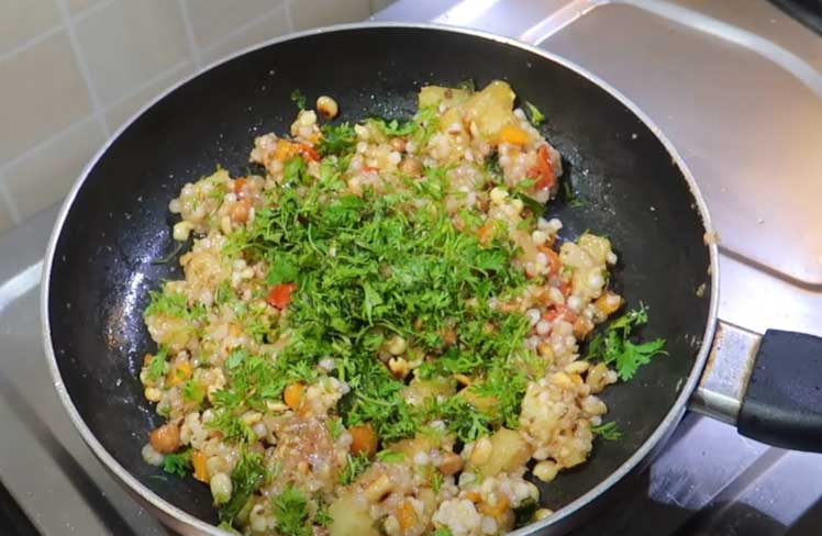 Bowl of Sabudana Khichdi garnished with coriander leaves